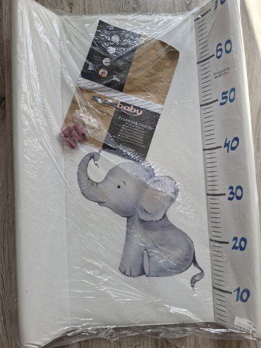 Łóżeczko z materacem plus przewijak