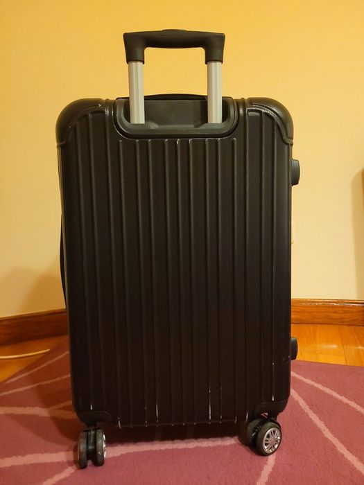 Mala preta de viagem