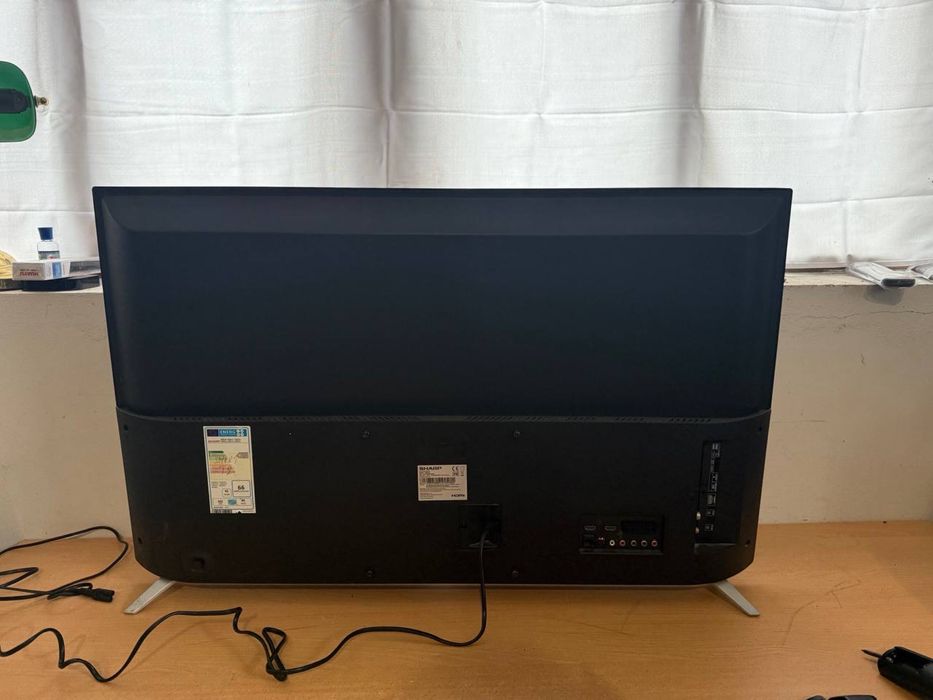 Телевізор Sharp – 40”, Full HD, Smart TV, ніжки та пульт