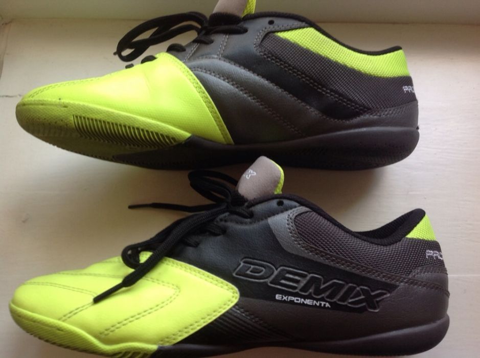 Продам кроссовки DEMIX exponenta; р. 40 (26 см); 600 грн.