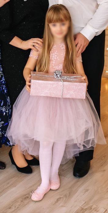 Сукня святкова для дівчинки на зріст 116см