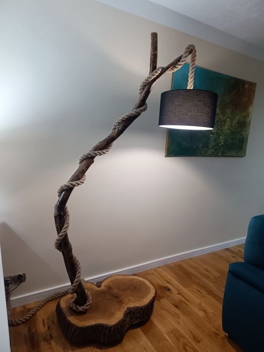Lampa podłogowa robiona ręcznie
