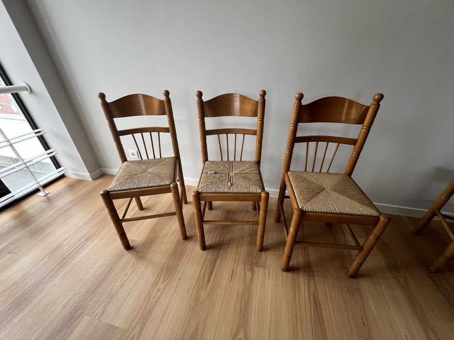 Cadeiras madeira e palha