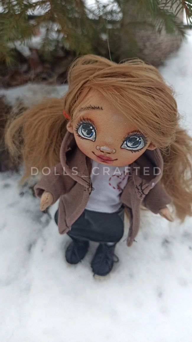 Текстильна лялька ручної роботи з реалістичним обличчям та волоссям