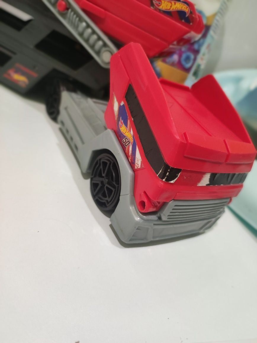 Автовоз Hot Wheels фура
