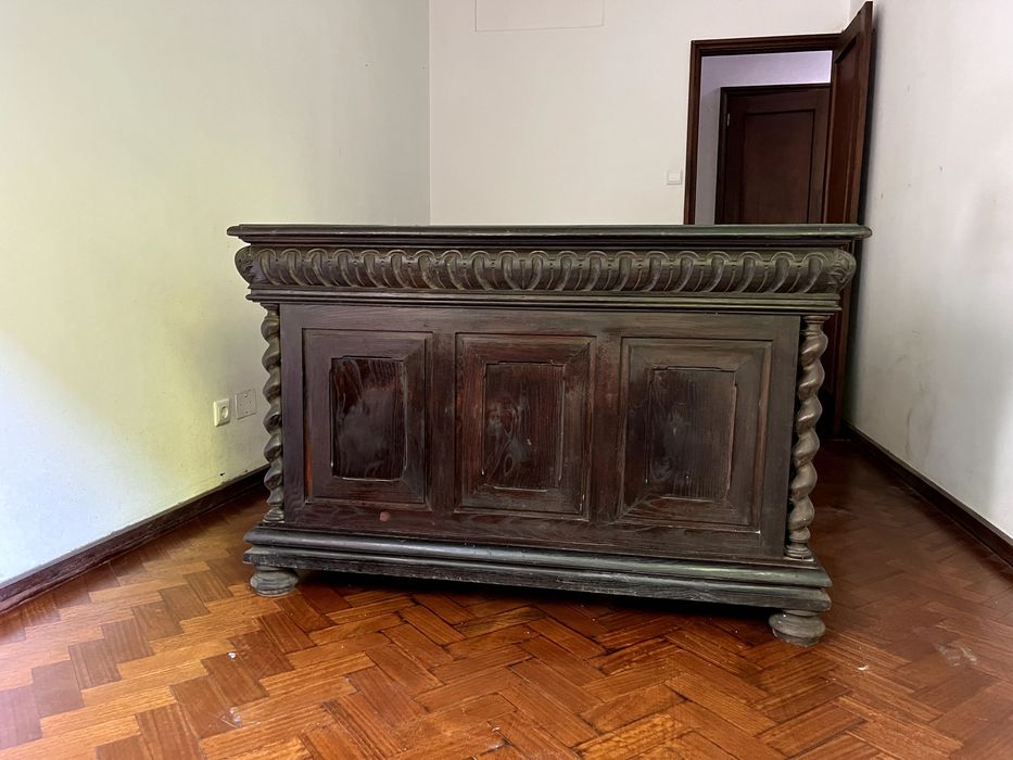 Secretária de centro, muito antiga e em ótimo estado