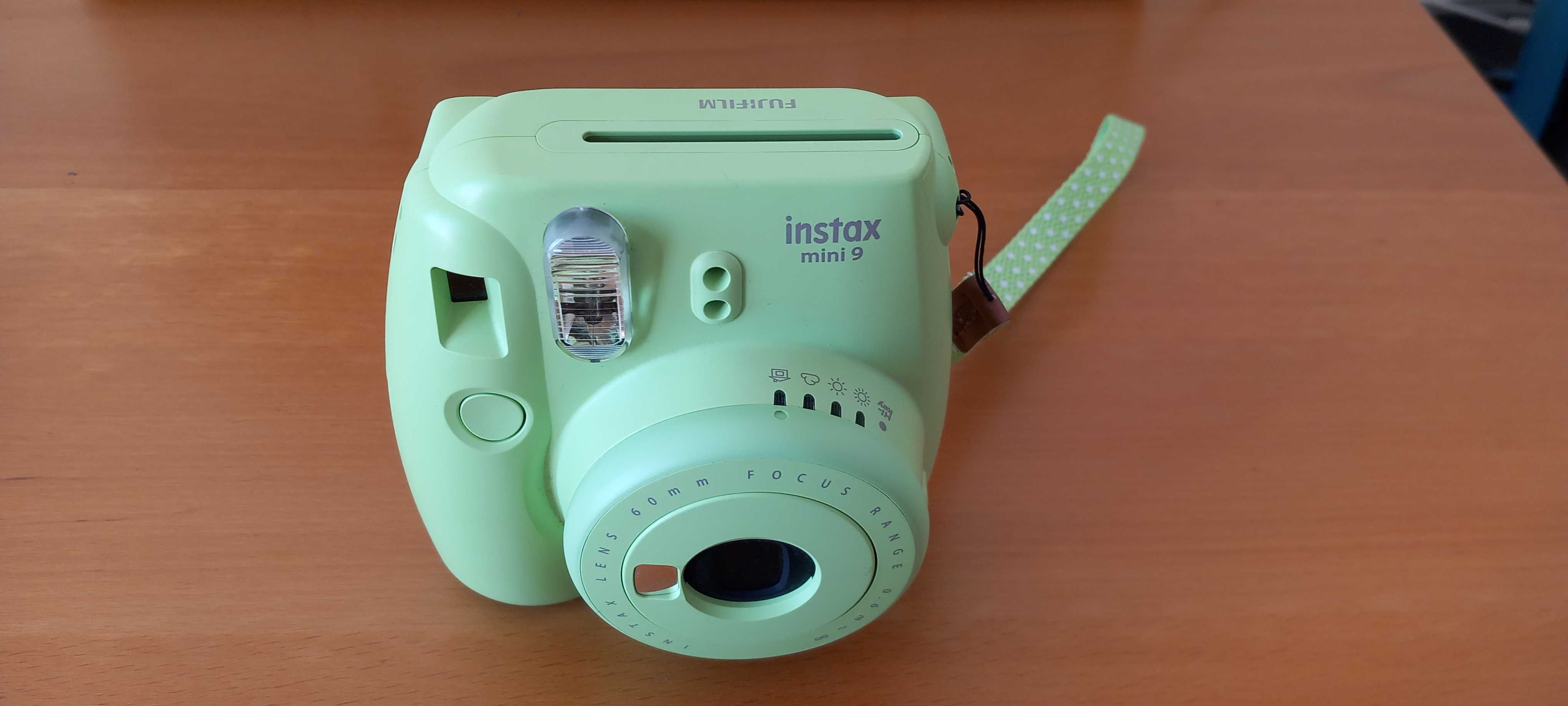 Máquina fotográfica instantânea FUJIFILM Instax Mini 9