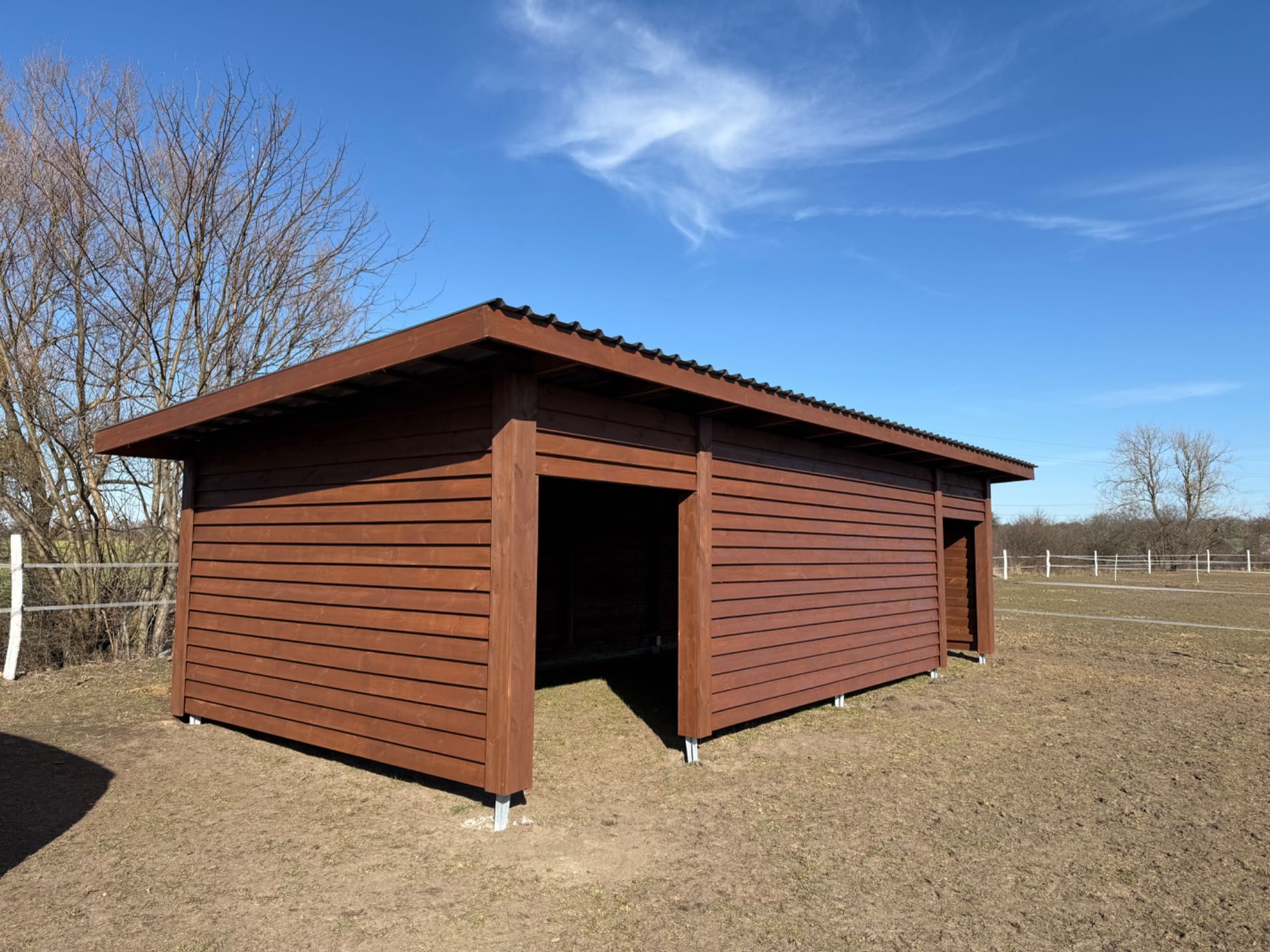 Wiata dla koni 4m x 10m