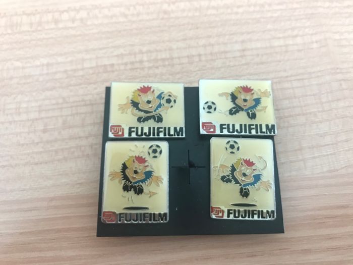 Pin Euro 2000 Mascote Fujifilm