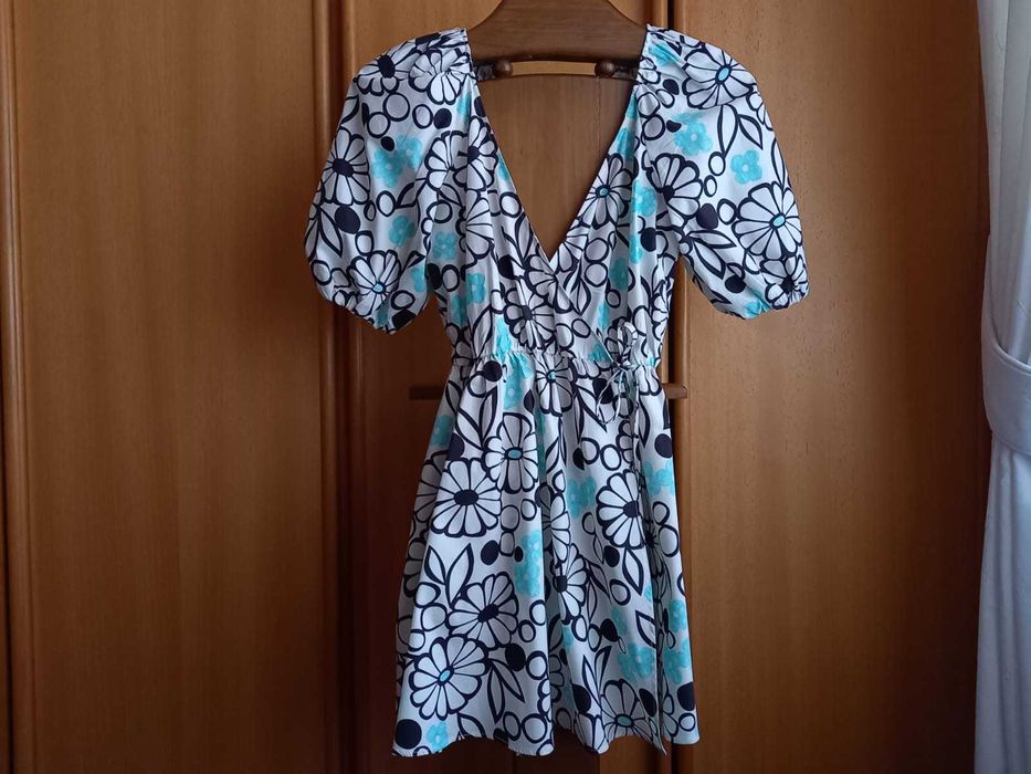 (NOVO C/ ETIQUETA, PORTES GRÁTIS) ZARA - Vestido Curto Cruzado Floral