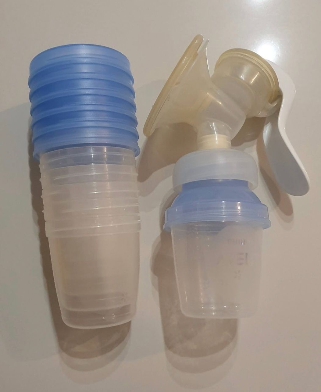 Philips Avent Laktator ręczny z pojemnikami na pokarm
Avent
W
