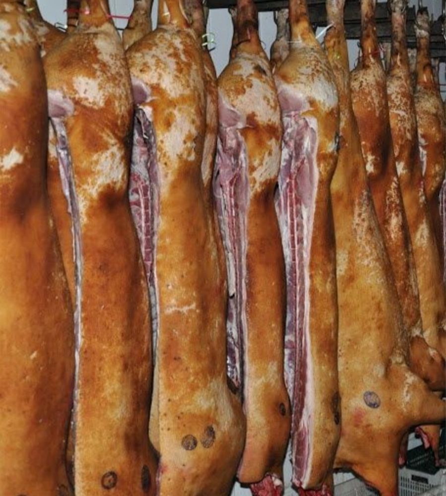 Свинина домашнє мясо тушка
