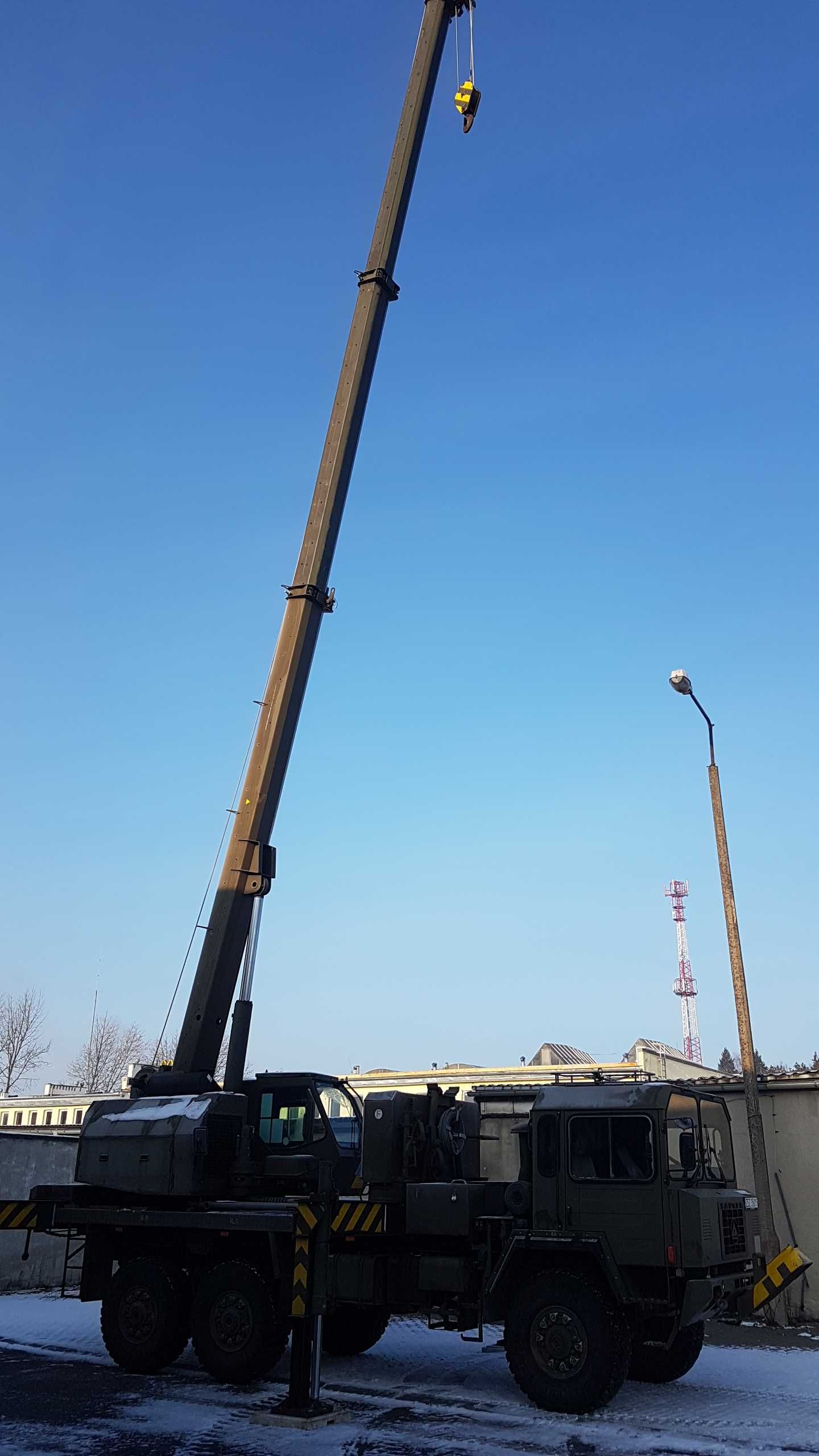 Usługi dźwigowe Dźwig 20T TERENOWY 6x6 I 20t-220t I