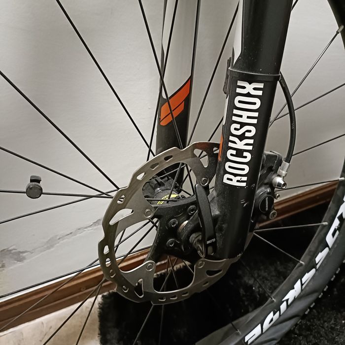 Bicicleta btt  btwin 
Discos shimano xt .
Travões Shimano xt 
Transmis
