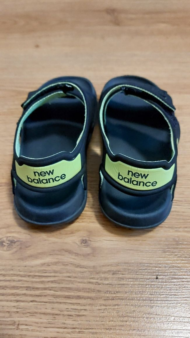 Sandały dziecięce New Balance roz. 27