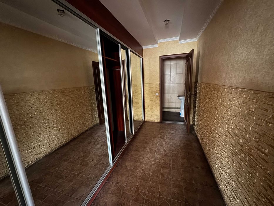 Фасадне приміщення в с. Червона Слобода