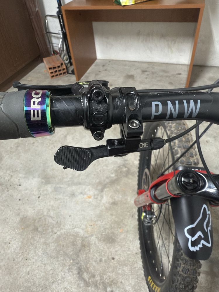 Bicicleta Trail/Enduro Polygon Siskiu T8 27.5