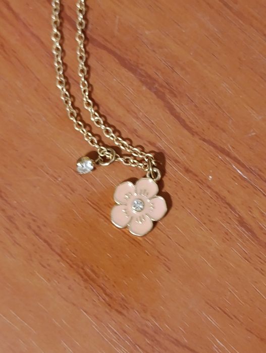 Продам цепочку с кулончиком в виде цветочка,, бижутерия, длина 25 см