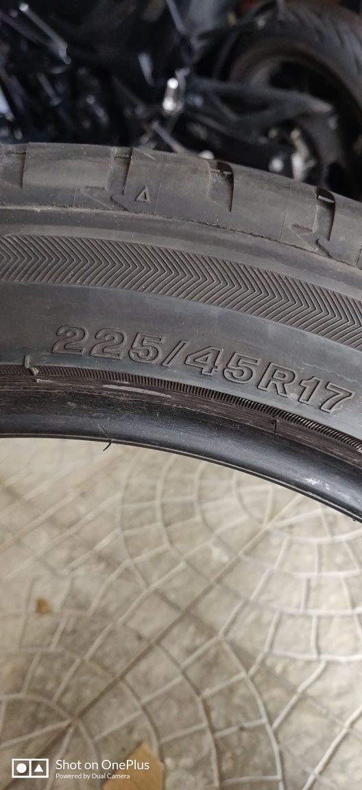 Pneu (1) Bridgestone Potenza 225/45R17