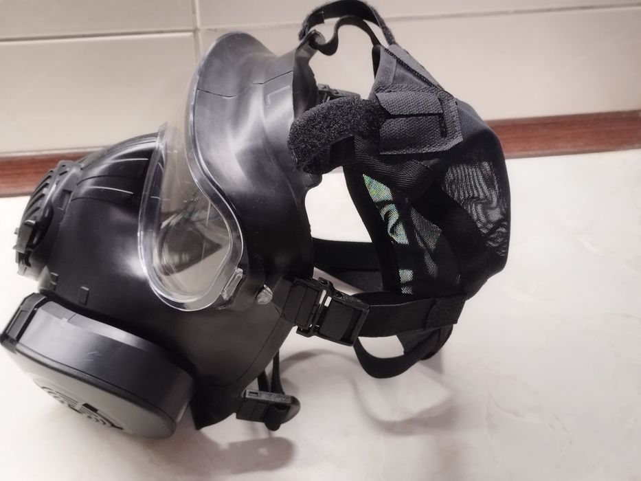 Противогаз Avon FM50