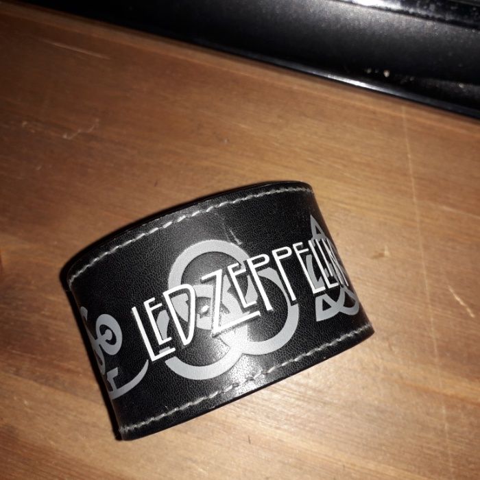 Pulseira em cabedal preto Led Zeppelin " 4 Símbolos"