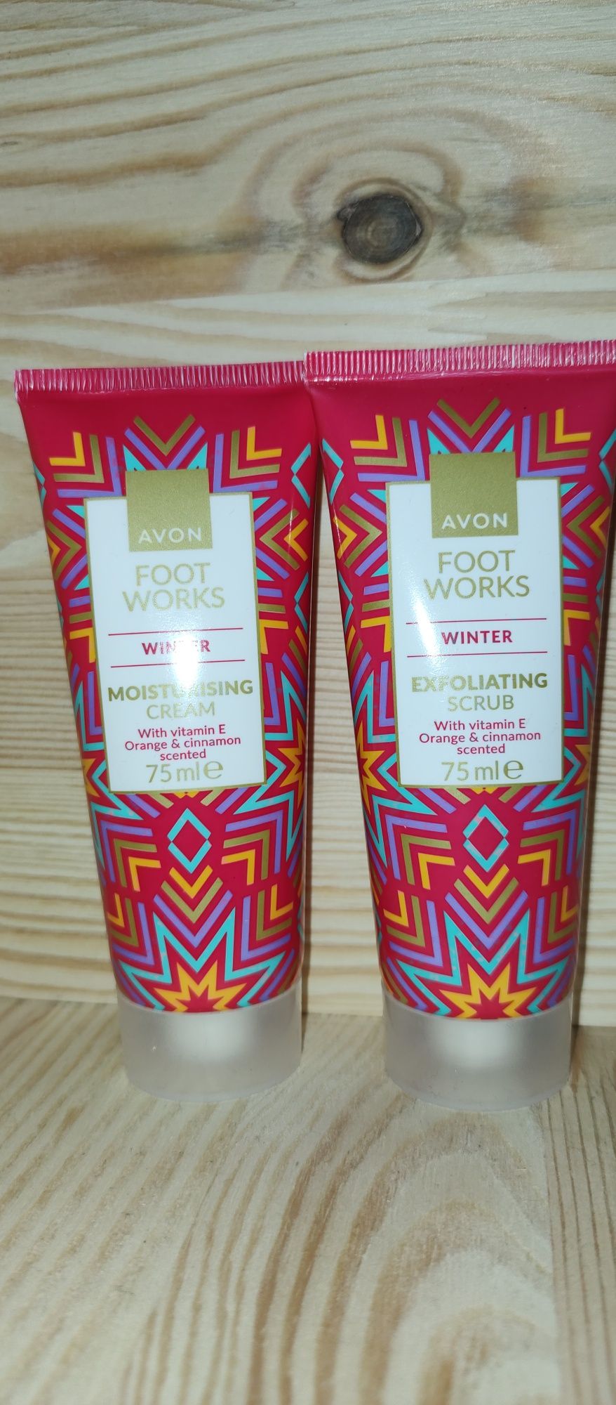 Avon Foto Works krem nawilżający i scrub do stóp