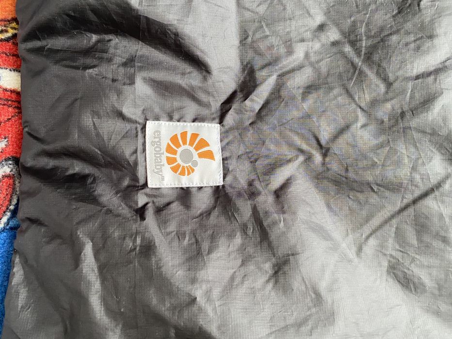 Osłonka na nosidelko ergonomiczne ergobaby czarne jesien zima