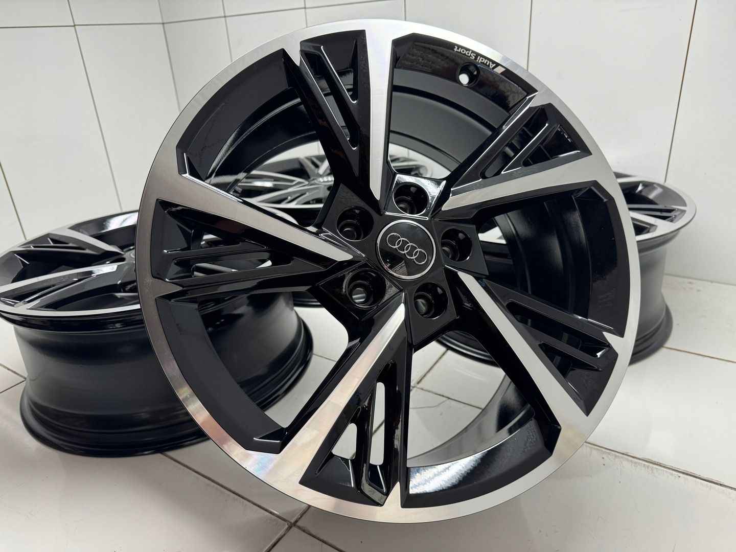 Felgi 18 Audi S3 RS3 A3 S3 8Y0 s-line 8.0" x 18" 5x112 ET 46