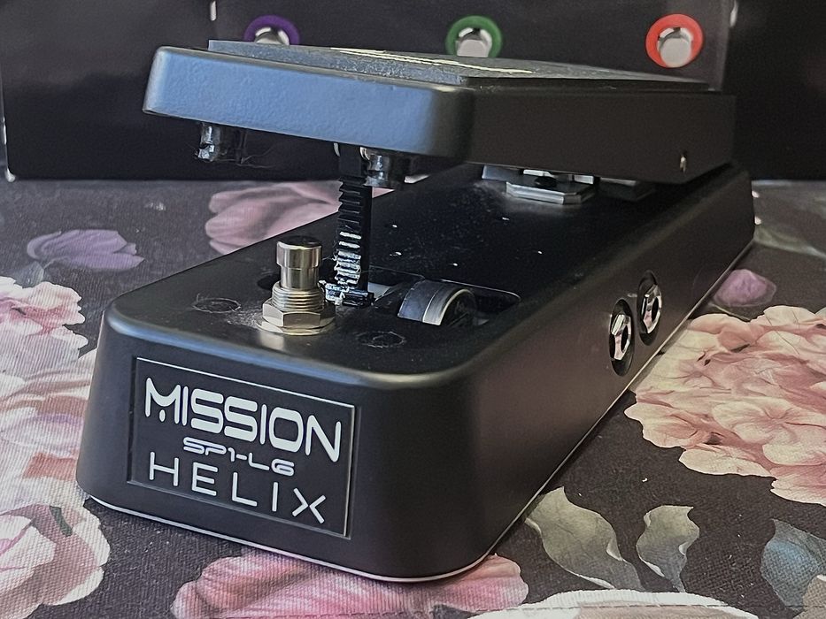 Line6 HX Stomp limited edition red + Mission SP1-L6H + KnK Shields
