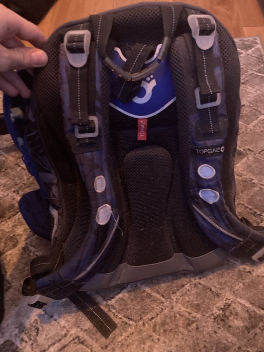 Plecak szkolny Topgal niebieski w strzałki, pojemny 4 komory