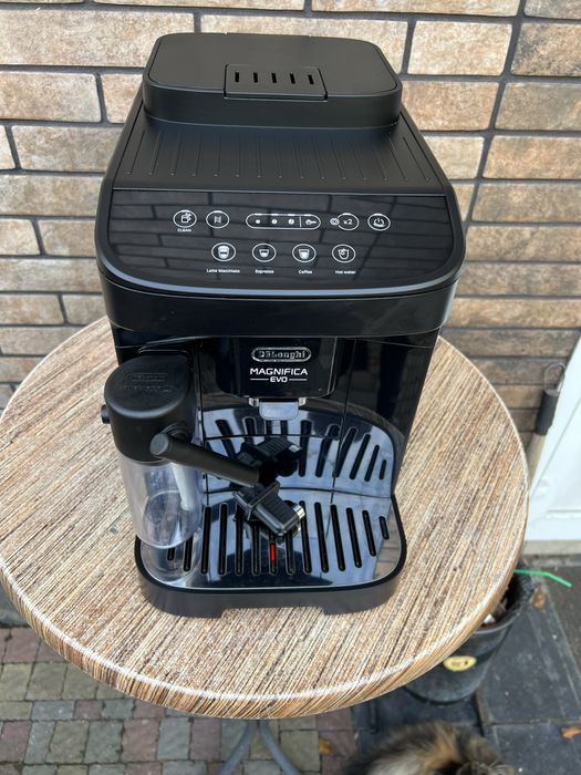 Кофемашина DeLonghi MAGNIFICA