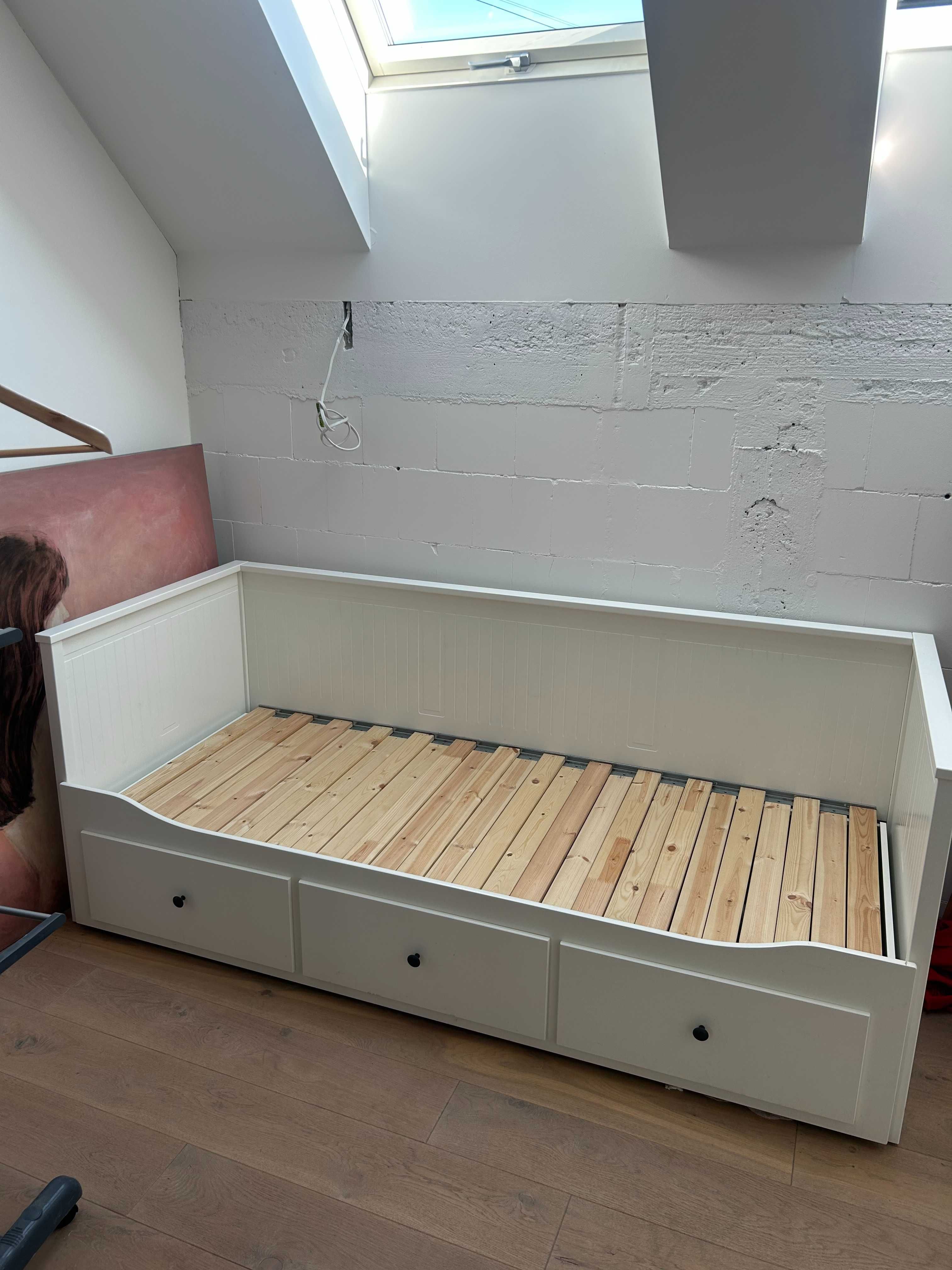 Łóżko HEMNES z Ikea, białe, używane ( bez materacy );