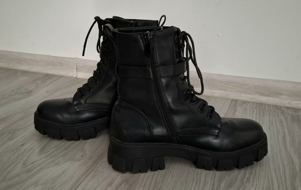 Trapery  kozaki  czarne GUESS 38