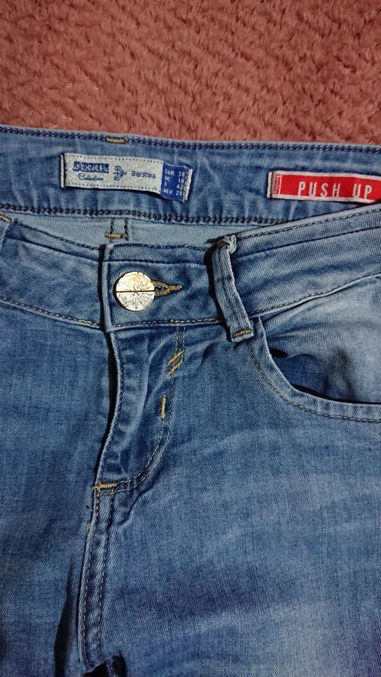 Dzinsy ' push up " Bershka