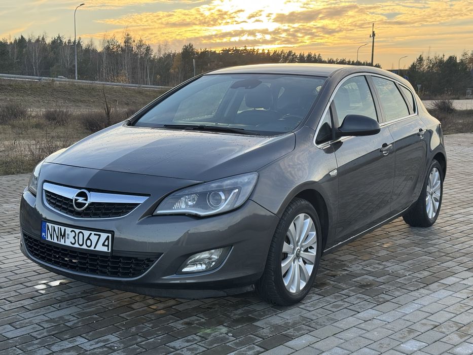 Opel Astra J 1.4 b turbo 140 koni, xenon, navi