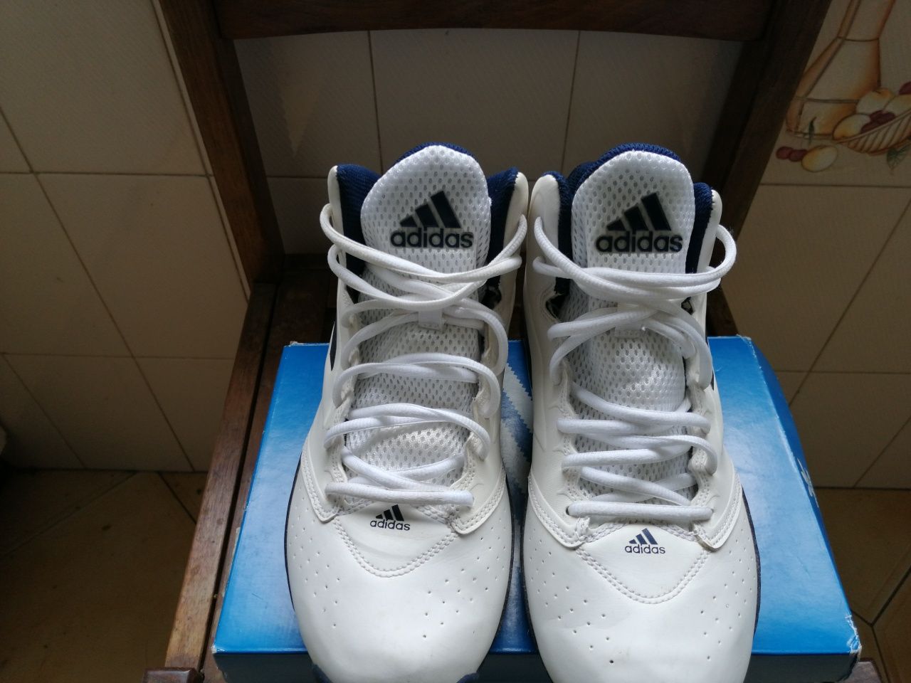 Tênis adidas 41,5