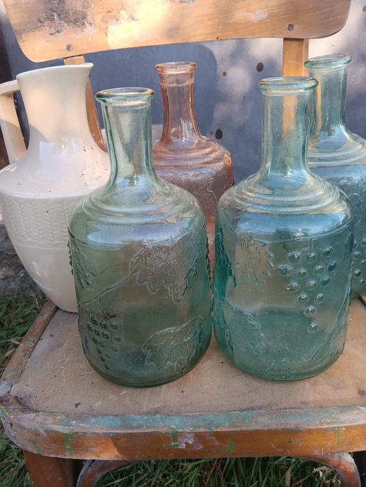 Продаются графины под вино, времён СССР с узором винограда и без.