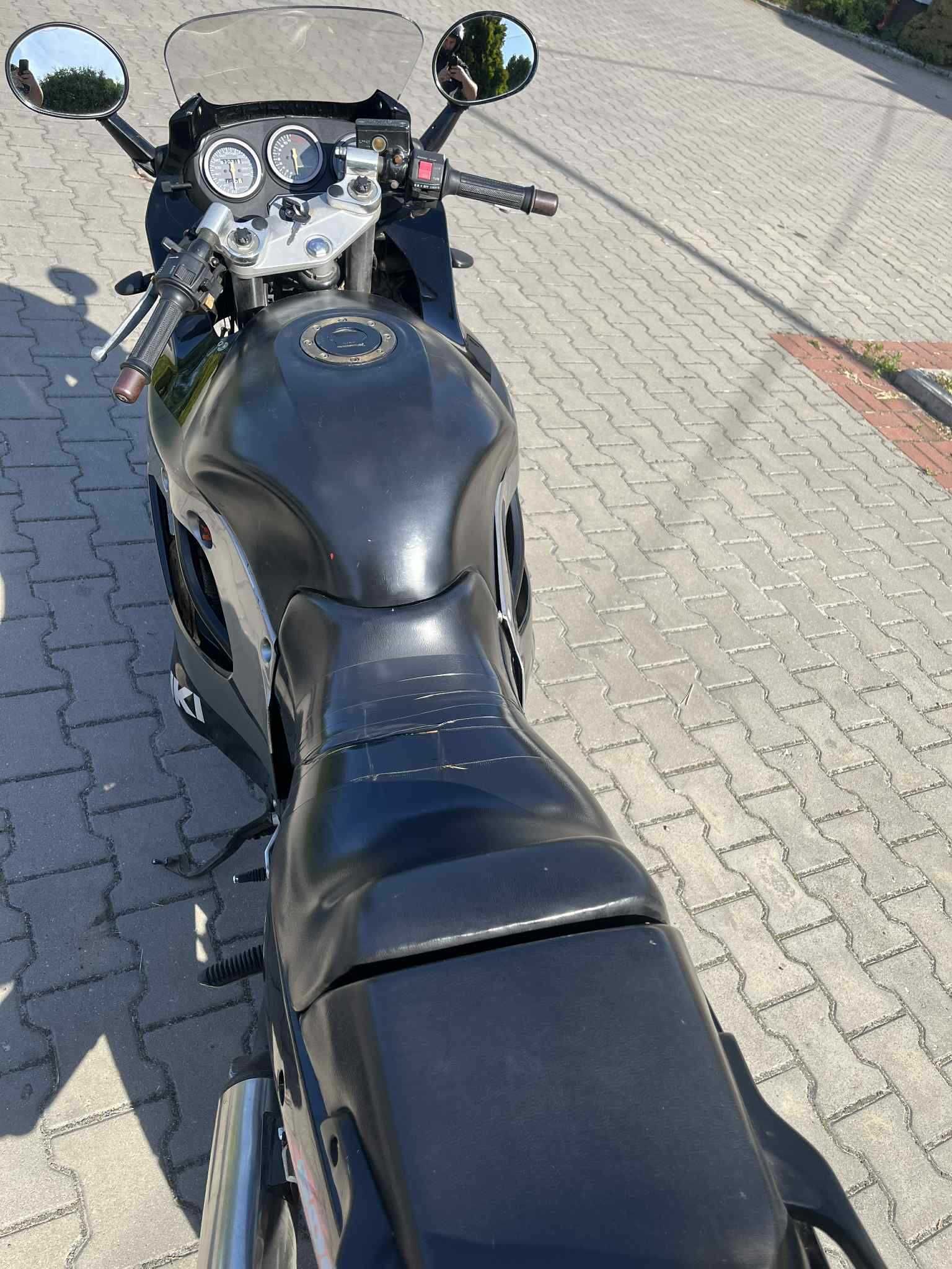 Suzuki GSXF 600 Olejak