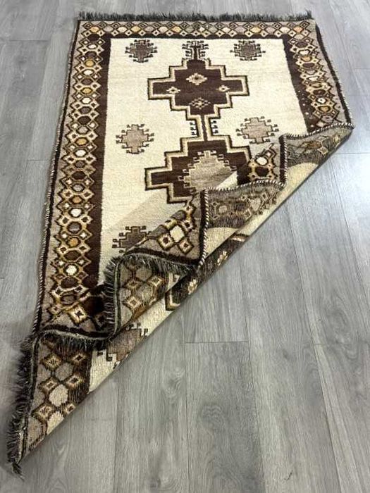 Tapete FAZENDEIRO ROMENO original (200x 118cm), de Lã, elaborado à mão