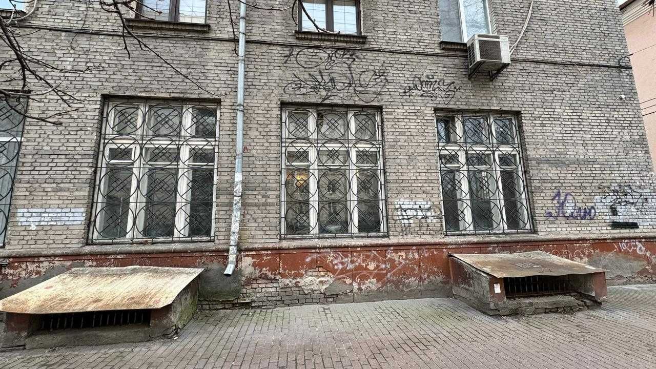 Продаж 64.5 кв.м фасадного приміщення вул.Почайнинська 53/55