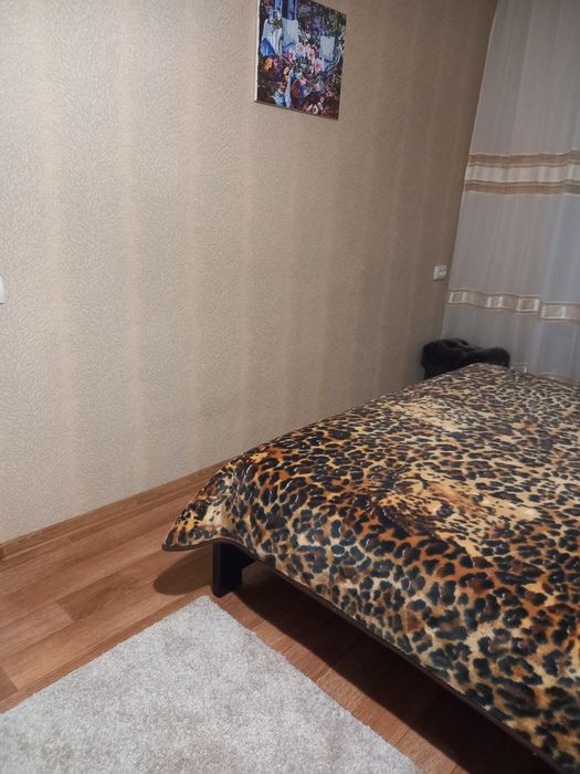 Сдам гарну двокімнатну квартиру по вул.Довженка для сім'ї.