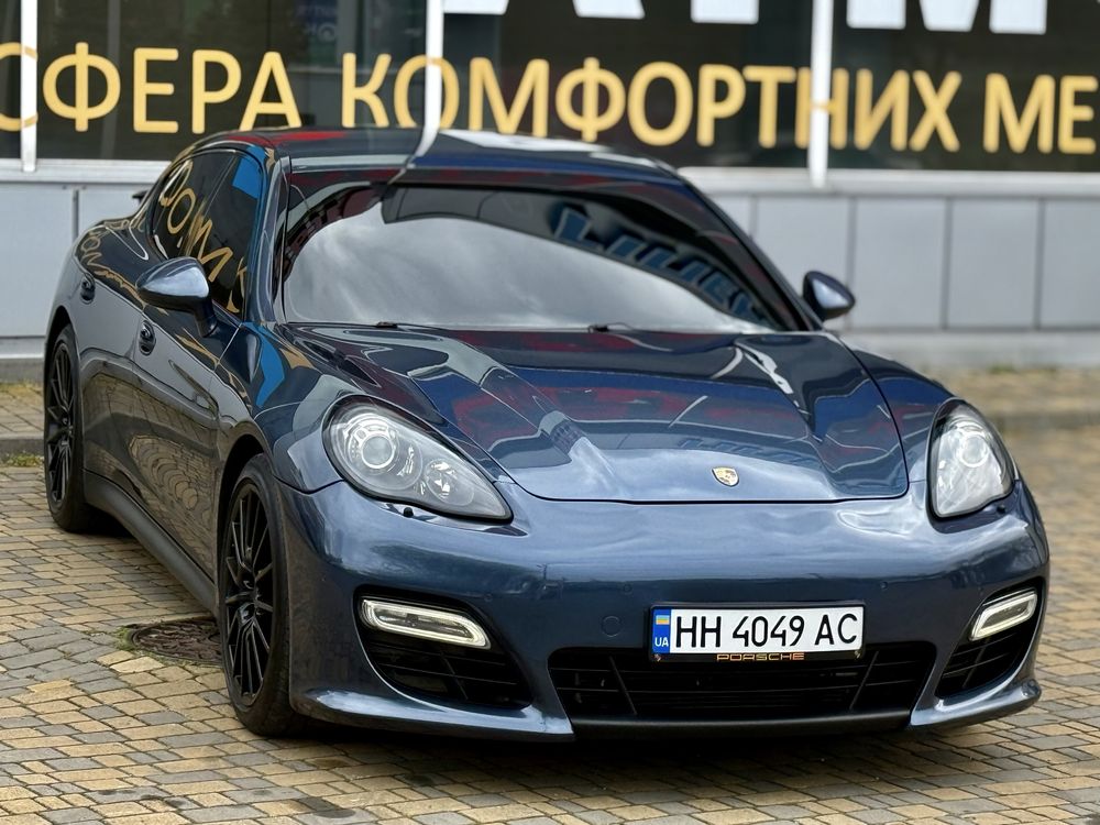 Porsche panamera GTS 4.8 2012