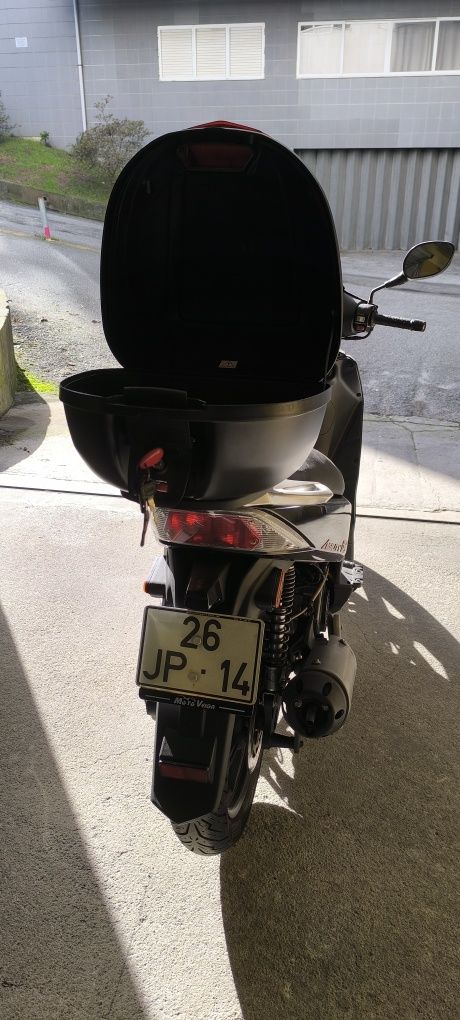 Vendo mota scooter