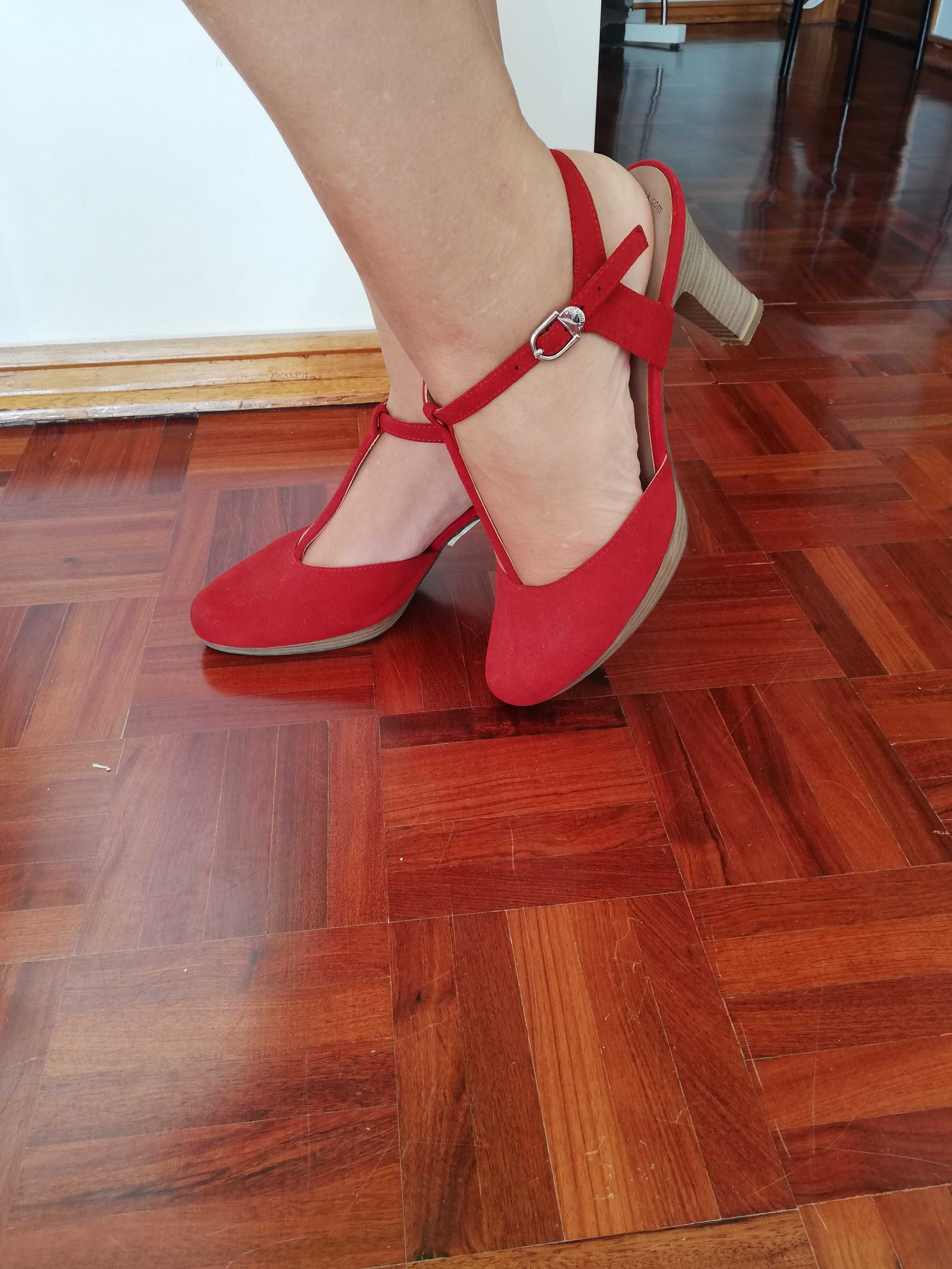 Sapatos Feminino Salto em camurça vermelha