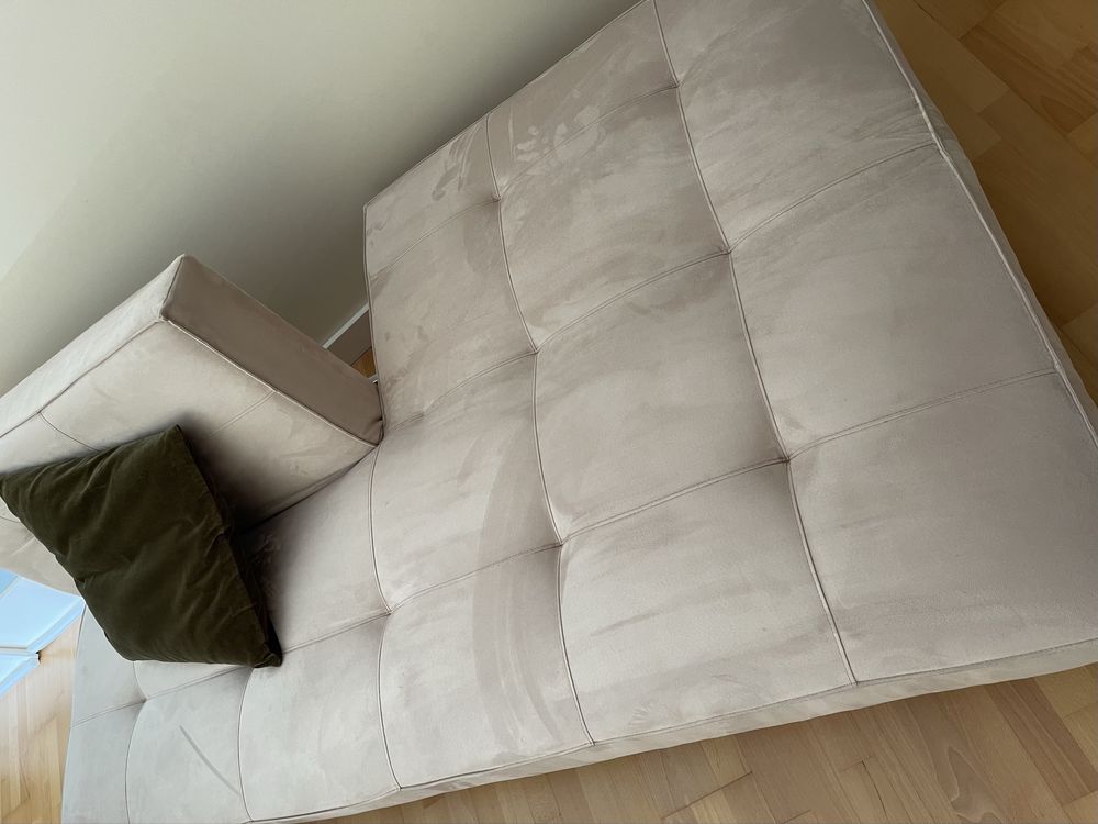 Sofá-cama bege da AREA