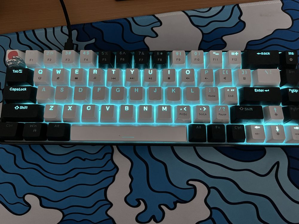 Продаю игрову клавиатуру
