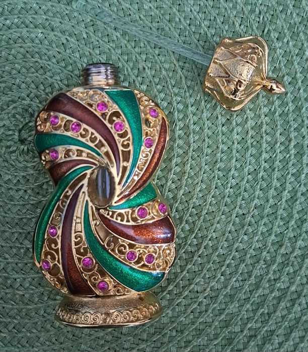 Butelka, flakon po perfumach Haramain Tanasuk