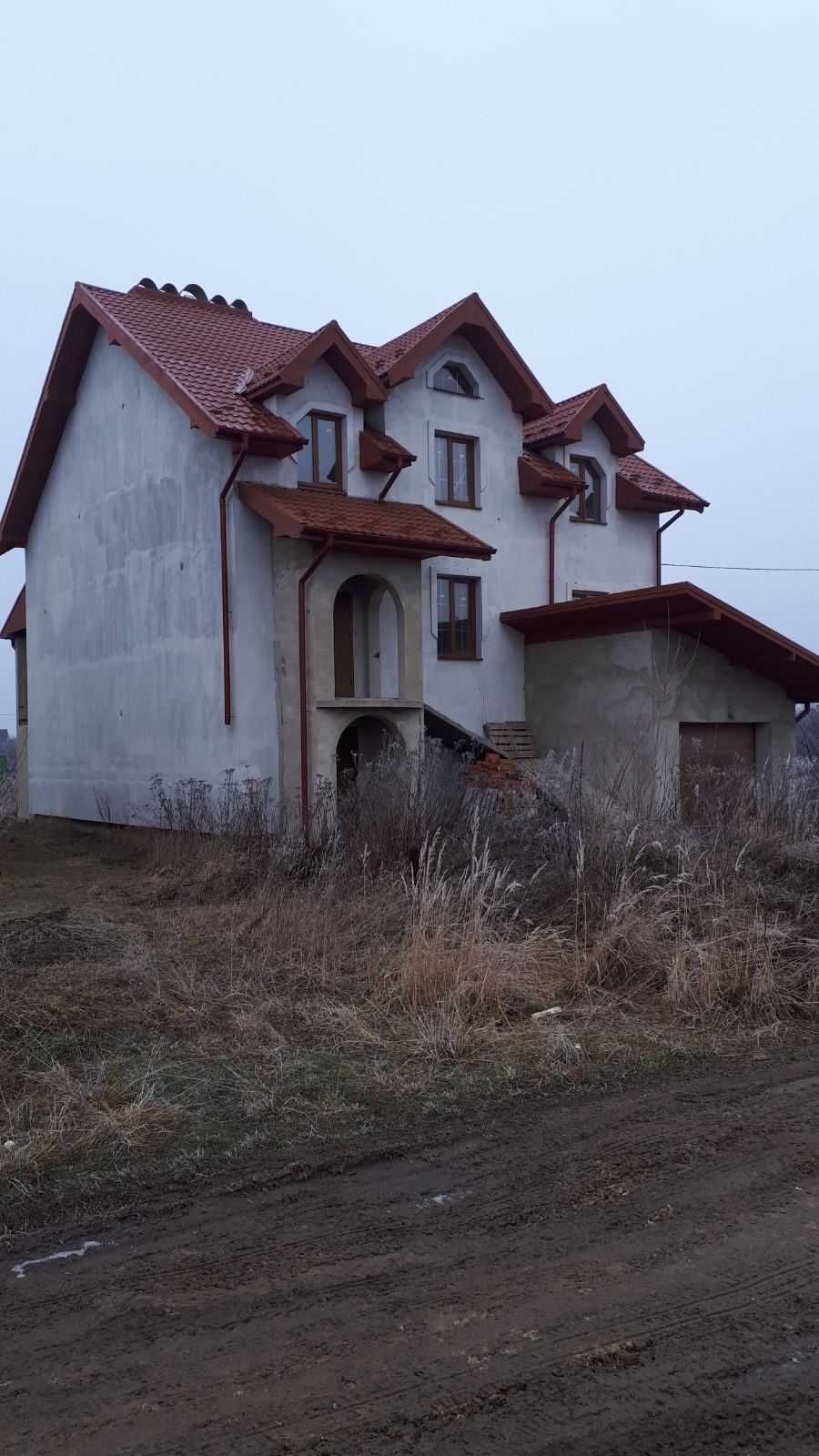 Продається сучасний будинок в передмісті Івано-Франківська
