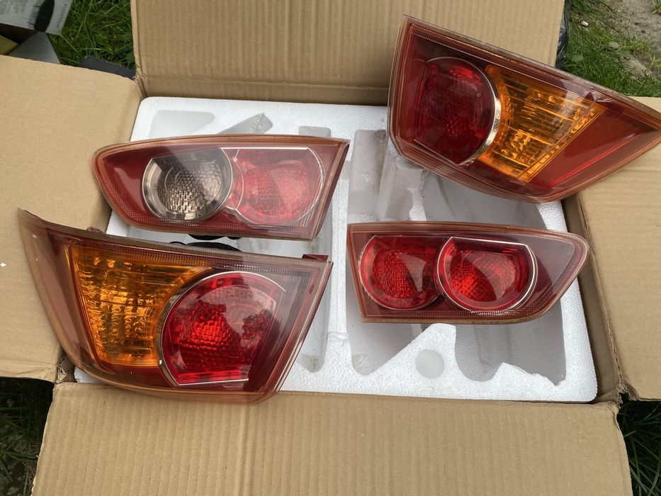 Lampy Tył Mitsubishi Lancer VIII Komplet