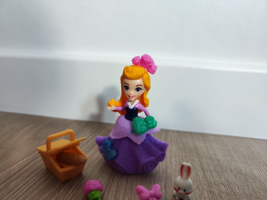 DISNEY Hasbro Aurora piknik zając Princessa mała laleczka księżniczka